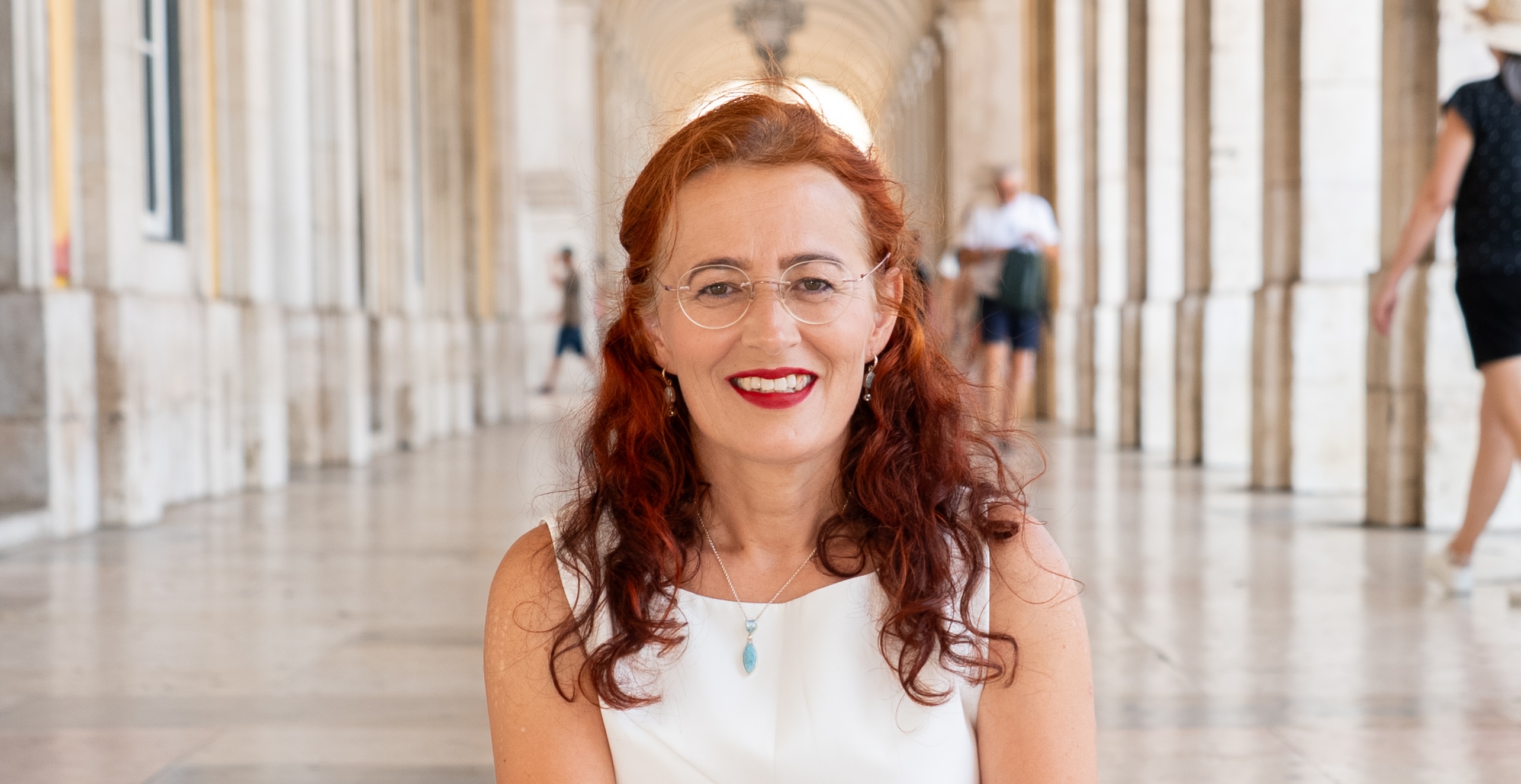 Dr. Neja Zupan
